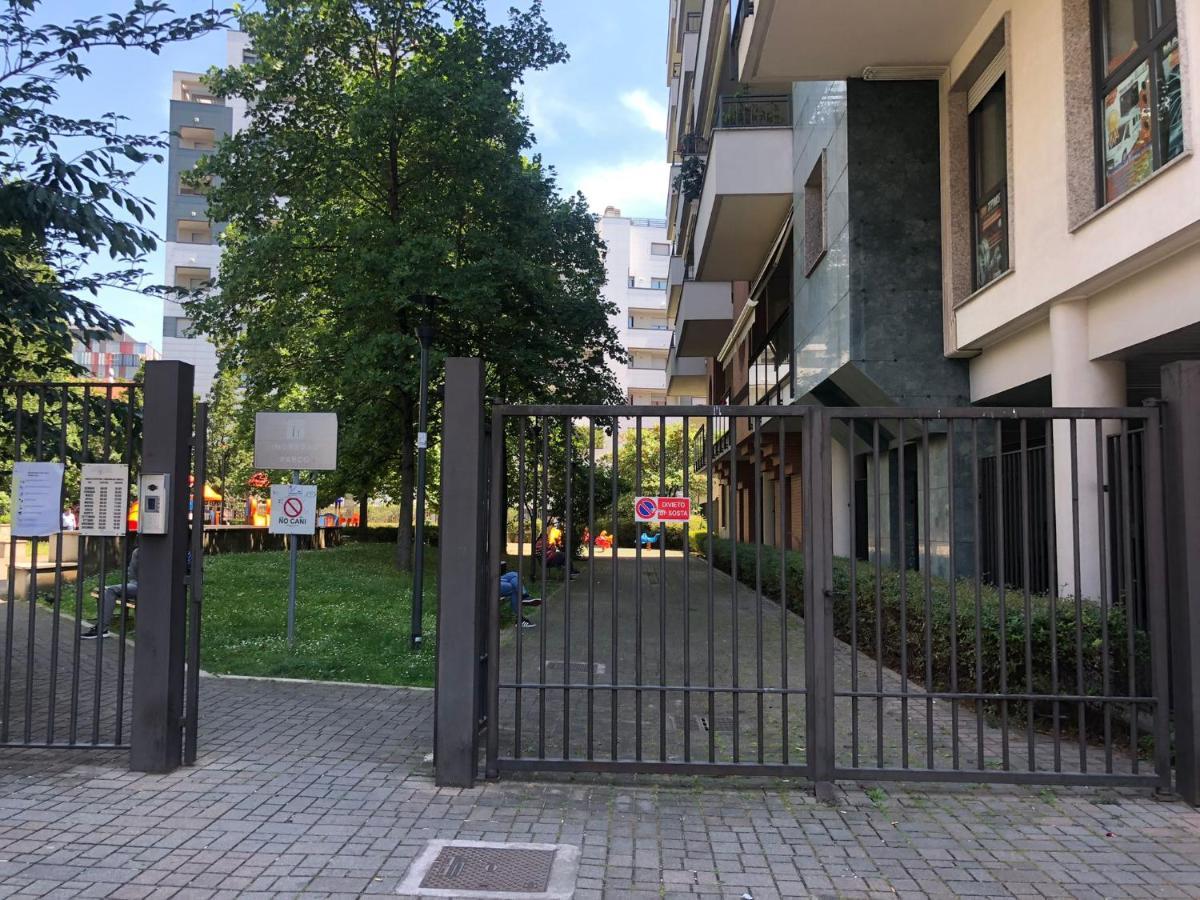 Appartamento Sulla Metro 3 Gialla Maciachini Milan Exterior photo