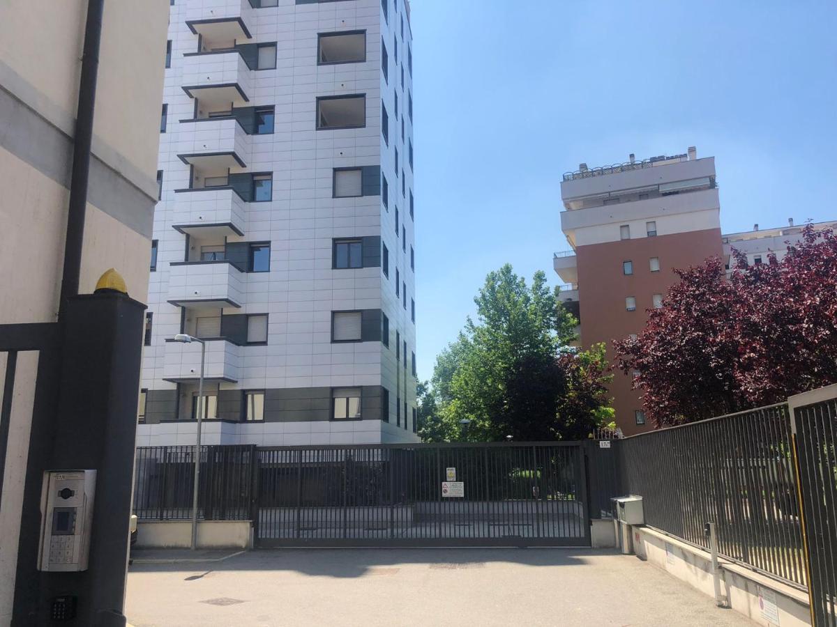 Appartamento Sulla Metro 3 Gialla Maciachini Milan Exterior photo