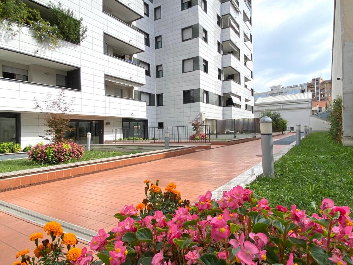 Appartamento Sulla Metro 3 Gialla Maciachini Milan Exterior photo
