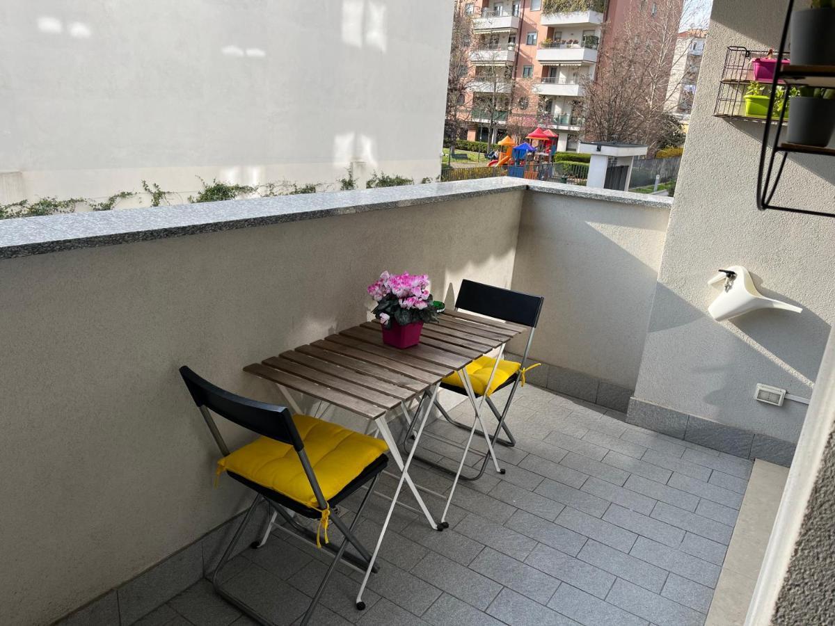 Appartamento Sulla Metro 3 Gialla Maciachini Milan Exterior photo